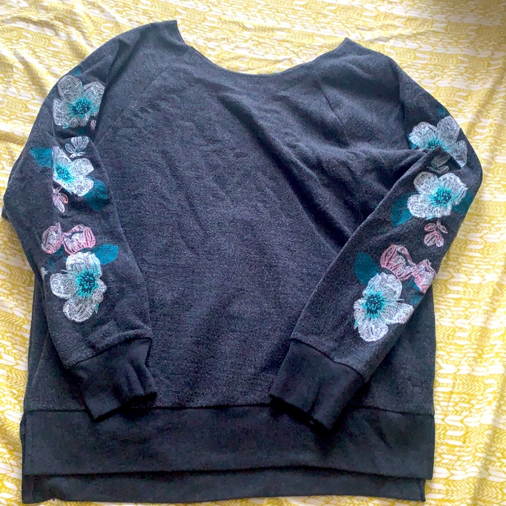 Beautiful Victoria’s Secret PINK sweatshirt